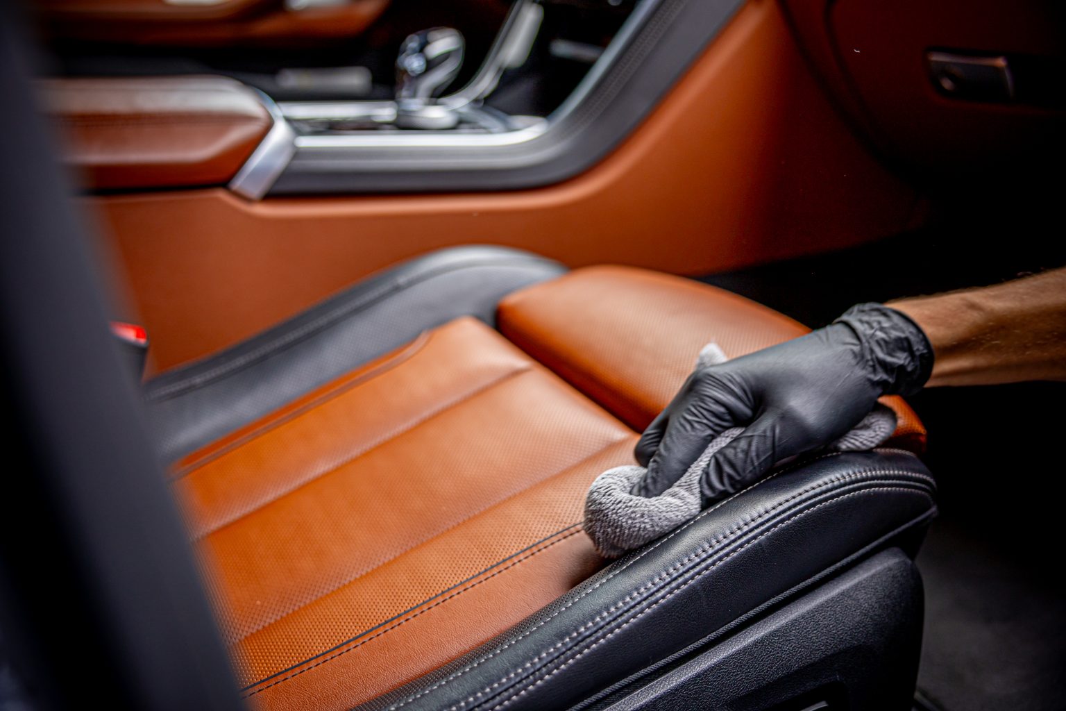 Natte spullen bij auto interieur reinigen in het Westland, Blinkpunt Monster
