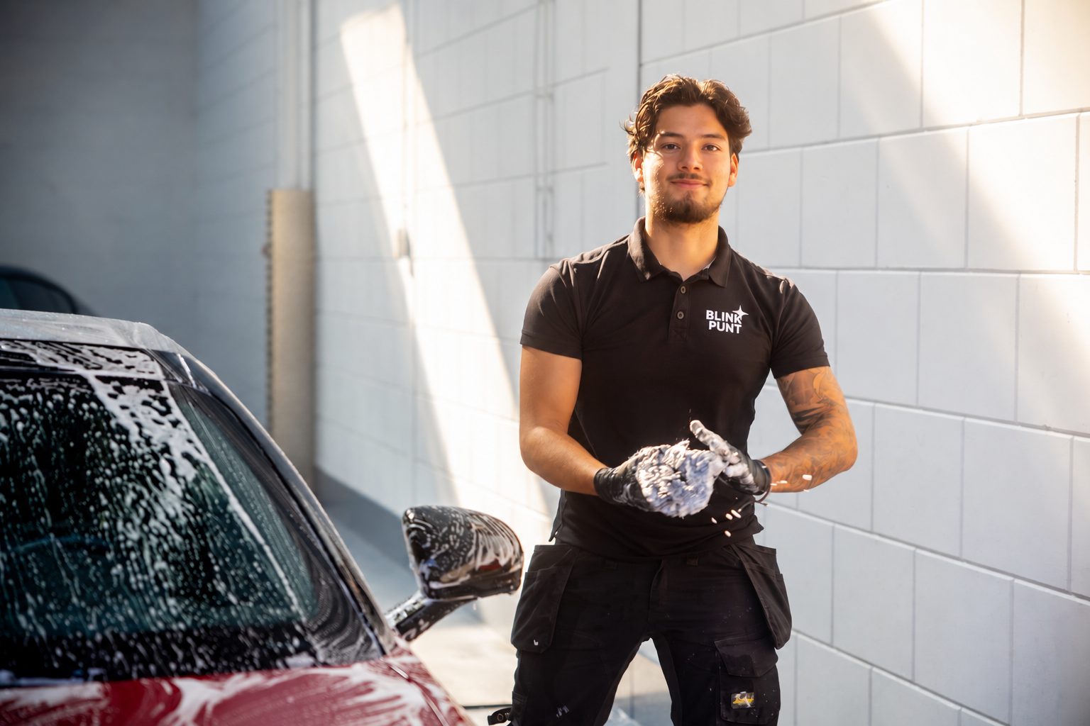 Handwas bij keramische coating in Naaldwijk, Blinkpunt Monster